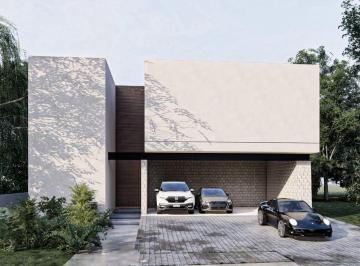 Casa · 930m² · 4 Recámaras · 3 Estacionamientos · Casa en Venta en Mérida
