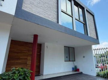 Casa en condominio · 200m² · 3 Recámaras · 2 Estacionamientos · Casa en Renta Amueblada en La Cima, Coto H, Zapopan.