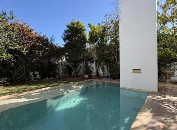 Casa · 638m² · 5 Recámaras · 4 Estacionamientos · Casa en Venta en Mérida