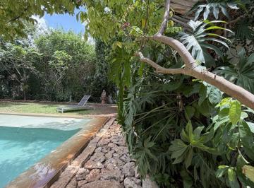 Casa · 580m² · 5 Recámaras · 4 Estacionamientos · Casa en Venta en Mérida