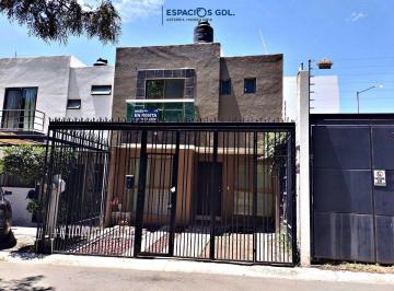 Casa de 3 habitaciones, Zapopan · Casa en Renta en Praderas del Centinela | Frente a Camellón Arbolado