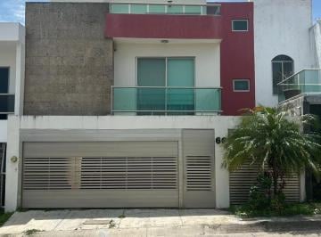 Casa · 276m² · 4 Recámaras · 2 Estacionamientos · Casa en Venta en Fracc. Lomas Residencial, Alvarado Veracruz.