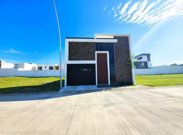 Casa · 180m² · 4 Recámaras · 2 Estacionamientos · Casa en Venta | Punto Lomas
