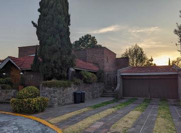 Casa · 1608m² · 4 Recámaras · 8 Estacionamientos · Casa de un Piso en Venta en La Asunción, Metepec