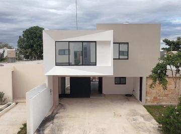 Casa · 313m² · 4 Recámaras · 2 Estacionamientos · Casa Amueblada en Privada
