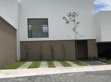 Casa en condominio · 242m² · 3 Recámaras · 2 Estacionamientos · Casa en Condominio en Venta en Cumbres del Lago