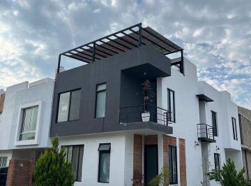 402cff8f219e23ff7079b9e5267a45a35619a709f9bae6e57f2ad27f6c6ce15f · Casa en Renta en La Cima