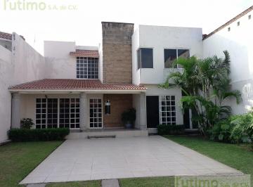 Casa · 300m² · 3 Recámaras · 4 Estacionamientos · Casa en Venta o Renta en Colonia Las Granjas, Cuernavaca