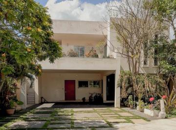 Casa · 569m² · 4 Recámaras · 6 Estacionamientos · Casa en Venta en Nortemerida