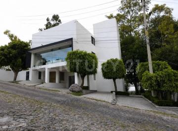 Oficina · 247m² · 8 Estacionamientos · Renta de Oficinas Semi Amuebladas en La Calera!