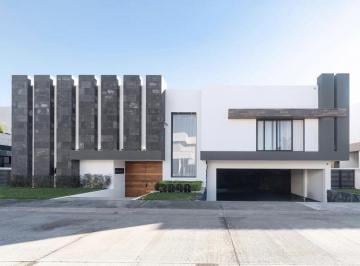 Casa · 553m² · 5 Recámaras · 3 Estacionamientos · Casa en Venta en Punta Tiburón