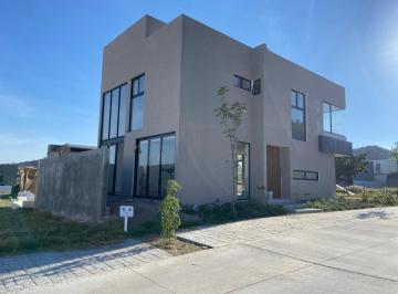 Casa en condominio · 212m² · 5 Recámaras · 6 Estacionamientos · Casa en Condespectacular Casa de Lujo con Roof Garden en Venta en El Eden Residencial Tlajomulcoomin