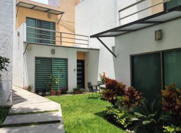 Casa · 200m² · 3 Recámaras · 2 Estacionamientos · Casa en Renta en Atzingo