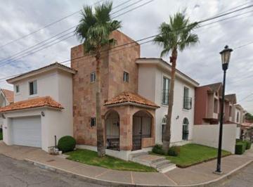 Casa de 5 habitaciones, Chihuahua · Venta de Propiedad en Quintas del Sol Chihuahua
