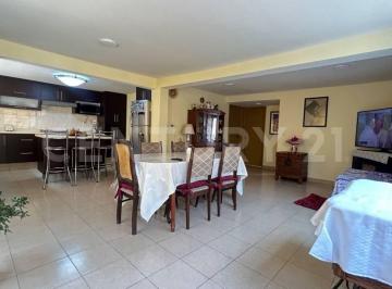 Casa · 247m² · 4 Recámaras · 4 Estacionamientos · Amplia Casa de 2 Niveles y 4 Recámaras en Tlalpan
