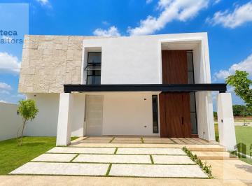 Casa · 240m² · 3 Recámaras · 2 Estacionamientos · Casa en Venta con Recamara en Planta Baja, Residencial Haciendas