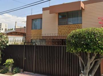 Casa de 4 habitaciones, León · ¡Oportunidad! Casa Jardines del Moral León: Zona Dorada, Cerca Plaza Mayor, Segura y Plusvalía