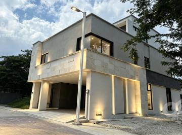 Casa · 130m² · 4 Recámaras · 2 Estacionamientos · Casa en Venta en Fraccionamiento Imperial de La Ánimas
