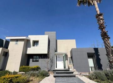 Casa en condominio de 5 habitaciones, Aguascalientes · Residencia de Lujo en Venta con Alberca| Jardines del Lago $11,900,000 Mxn | T: 1,000 m² | C: 420