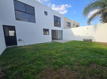 Casa · 220m² · 3 Recámaras · 2 Estacionamientos · Casa en Renta Edn Resindecial del Parque