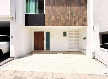 6deec53c097c2663b54e885a7a453923e85a6fecac8cd663b7d25fc22f8069e2 · Casa en Venta en Fraccionamiento Arboledas del Pedregal