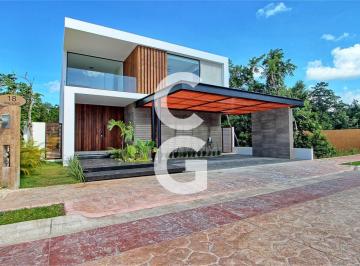 Casa · 430m² · 4 Recámaras · 3 Estacionamientos · Casa en Renta en Residencial Lagos del Sol con Excelentes Amenidades