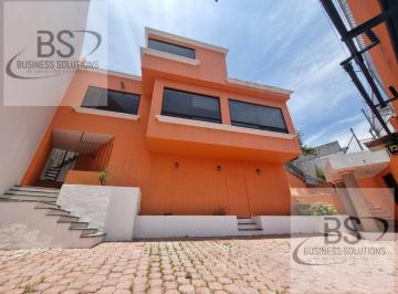 Casa · 423m² · 3 Recámaras · 3 Estacionamientos · Casa en Renta en Loma Dorada, Qro.
