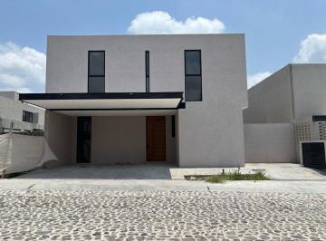 Casa en condominio · 320m² · 4 Recámaras · 3 Estacionamientos · Casa en Venta en Lomas del Campanario Norte en Querétaro