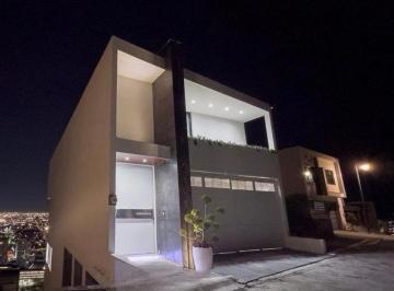 1 · Casa en Venta en Lomas de Montecristo
