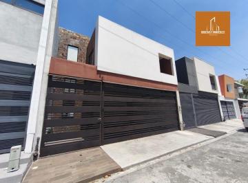 Casa · 160m² · 3 Recámaras · 4 Estacionamientos · Casa en Renta Cumbres Elite Monterrey 3 Habitaciones