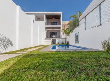 Casa · 420m² · 4 Recámaras · 2 Estacionamientos · Casa en Fraccionamiento Burgos | 4 Recamaras | Alberca