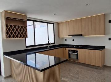 Casa de 3 habitaciones, Corregidora · Estrene Hermosa y Amplia Residencia.