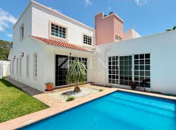 Casa · 375m² · 4 Recámaras · 2 Estacionamientos · Casa en Venta/renta, Sm 16, Cancún