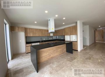 Casa · 250m² · 3 Recámaras · 3 Estacionamientos · Casa en Renta en Lomas de Juriquilla, en Ubicación Privilegiada con Excelentes Acabados