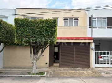 Casa · 187m² · 3 Recámaras · 1 Estacionamiento · Casa en Venta en Jardines de San Ignacio, Zapopan.