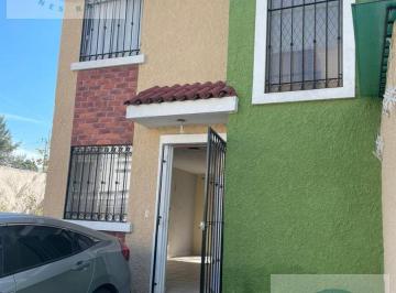 Casa · 108m² · 4 Recámaras · 2 Estacionamientos · Casa en Renta en Girasoles Elite
