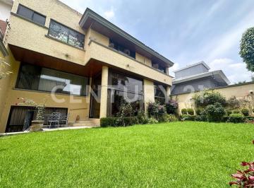Casa · 693m² · 5 Recámaras · 6 Estacionamientos · Venta de Casa en Jardines de La Montaña