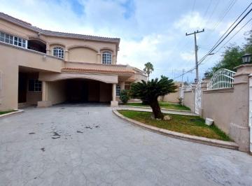 Casa de 5 habitaciones, Saltillo · Casa en Renta en Parques de La Cañada