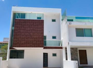 Casa en condominio de 4 habitaciones, Querétaro · Renta Casa Privada Milenio III Lucepolis Querétaro con Estudio y Sala de Tv