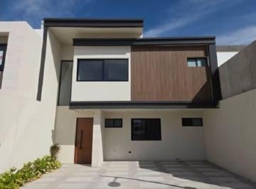 Casa de 3 habitaciones, San Luis Potosí · Linda y con Acabados de Lujo Casa en Venta en San Angel V