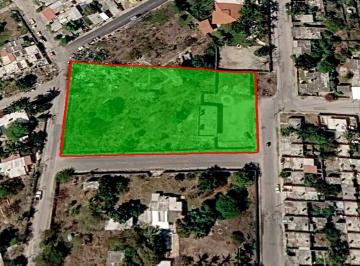 Terreno / Lote · 5612m² · 4 Recámaras · 10 Estacionamientos · Terreno en Esquina 5,600 m², Bardeado, con Servicios, Propiedad Privada