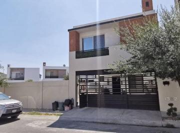 Casa de 3 habitaciones, García · Renta de Casa en Cumbres San Patricio Equipada con Excedente de Terreno.
