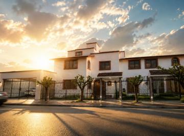 Casa de 5 habitaciones, Querétaro · Casa en Venta en Residencial Italia, 5 Recámaras, Doble Altura, T 600 m², Linda!