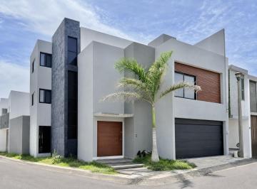 Casa · 238m² · 6 Recámaras · 2 Estacionamientos · Casa en Venta Lomas Residencial
