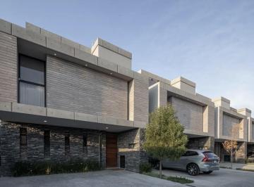 Casa en condominio · 172m² · 4 Recámaras · 3 Estacionamientos · Casa en Condominio en Venta en Altos Juriquilla