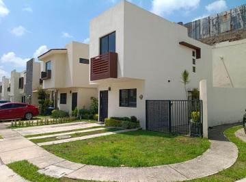 Casa de 3 habitaciones, Zapopan · Casa en Coto en Esquina con 3 Recámaras en Renta en El Campestre