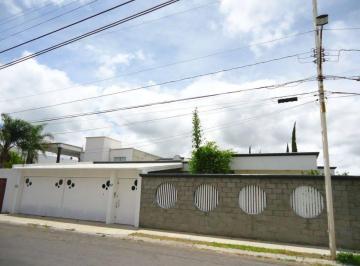 Casa · 508m² · 4 Recámaras · 4 Estacionamientos · Renta Casa Amplia Una Planta Juriquilla Jardin