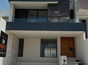 Casa de 3 habitaciones, León · Casa Nueva con Terraza y Vista a La Ciudad
