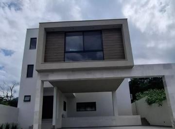 Casa de 3 habitaciones, Santiago · Casa en Venta en Santiago, Nuevo León