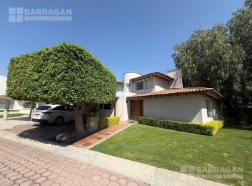 Casa en condominio · 400m² · 3 Recámaras · 2 Estacionamientos · Casa en Renta en Rinconada Alamos